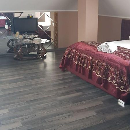 Emperum Nelson Hotel Chisinau Luaran gambar