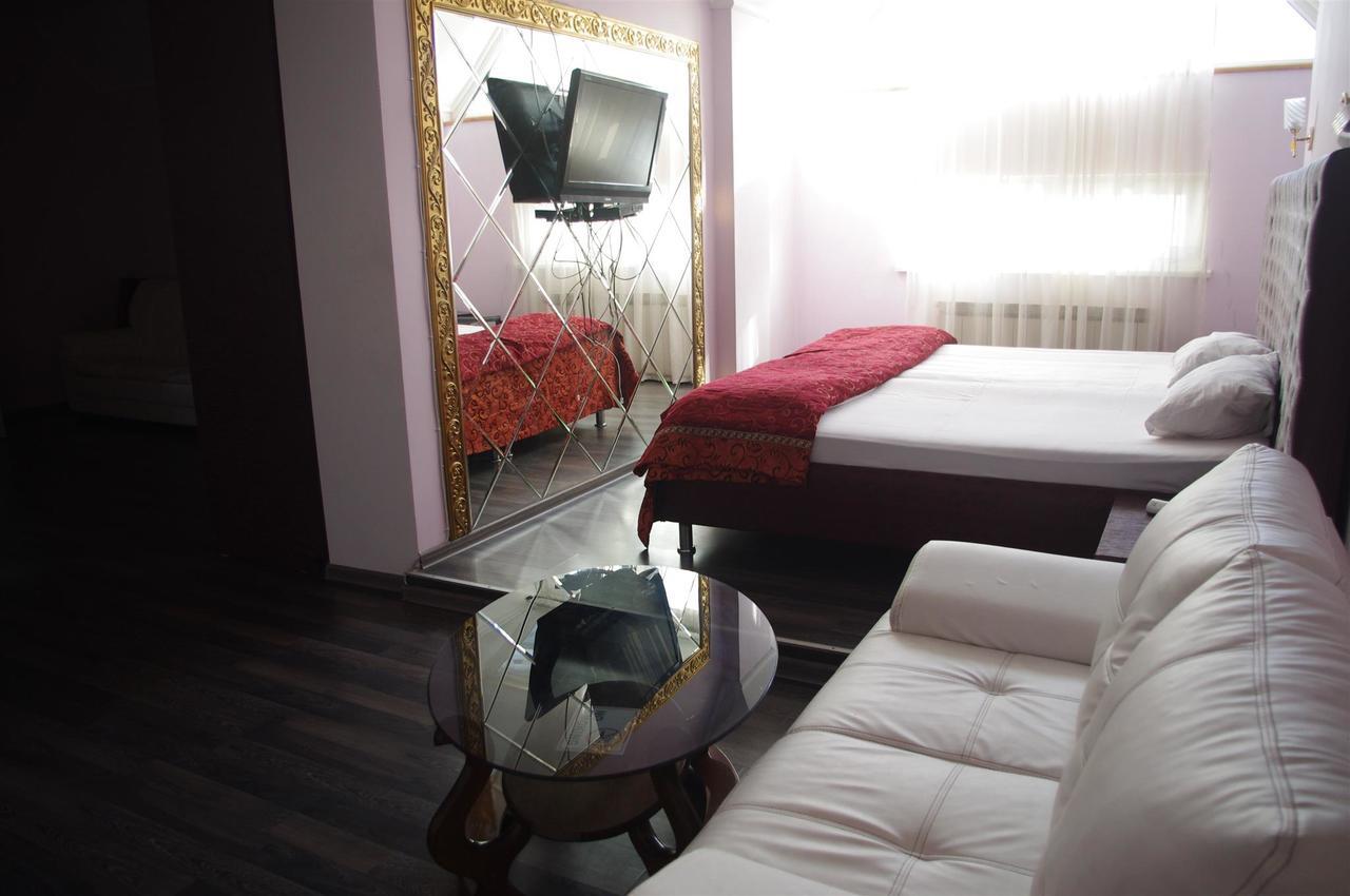 Emperum Nelson Hotel Chisinau Luaran gambar