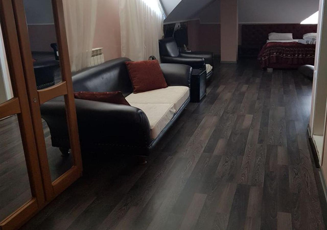 Emperum Nelson Hotel Chisinau Luaran gambar