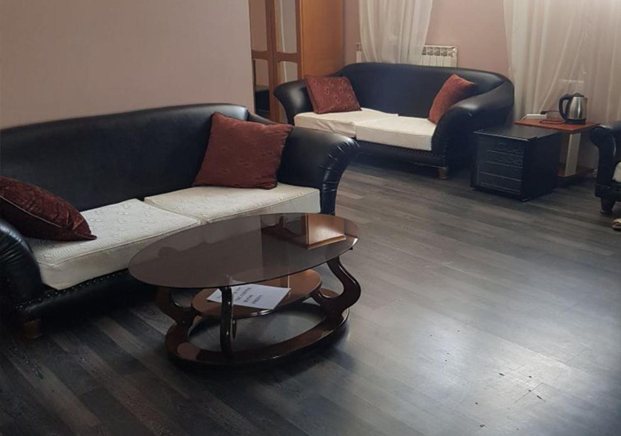 Emperum Nelson Hotel Chisinau Luaran gambar