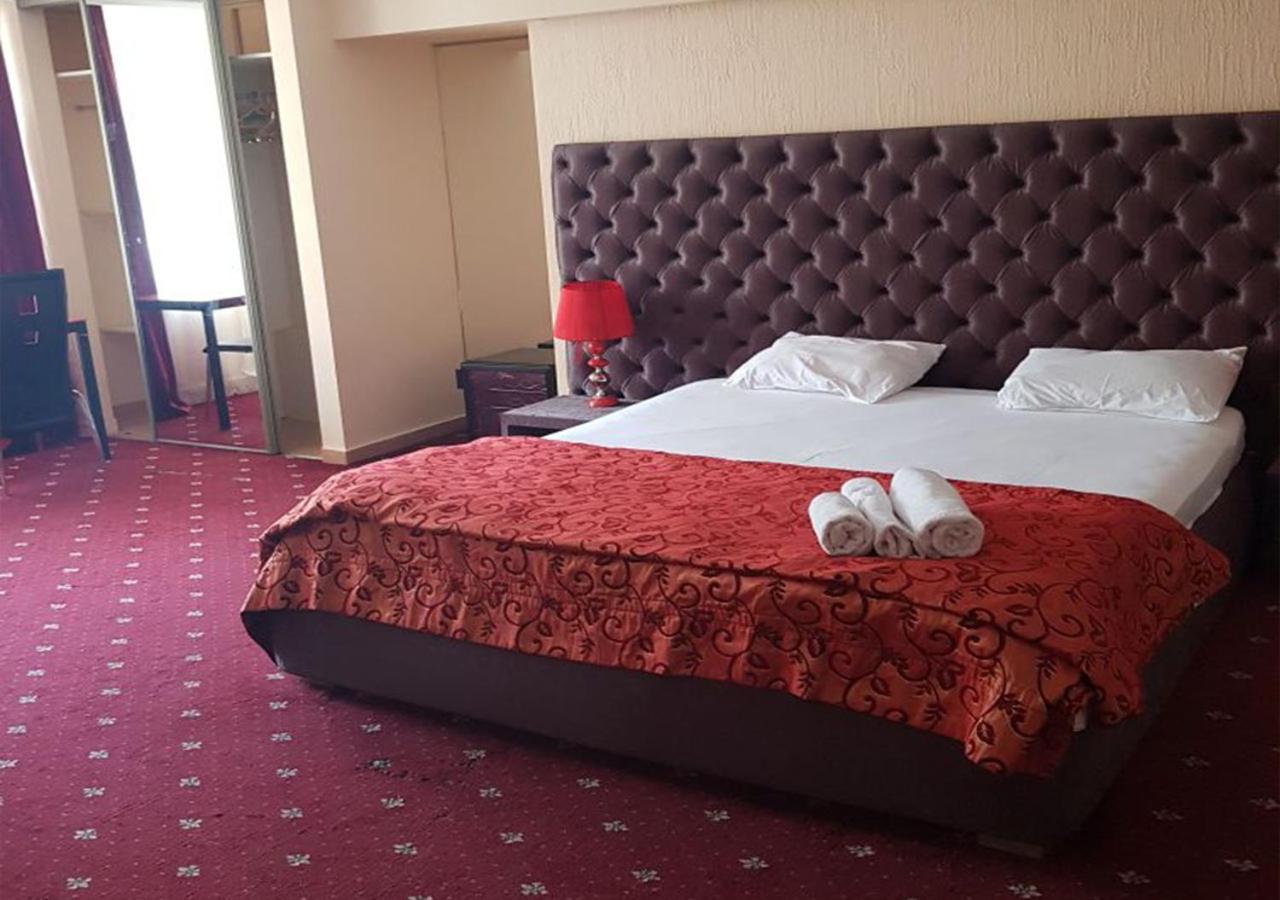Emperum Nelson Hotel Chisinau Luaran gambar