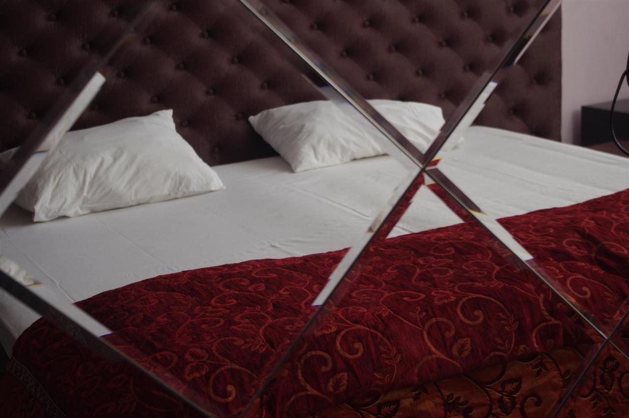 Emperum Nelson Hotel Chisinau Luaran gambar
