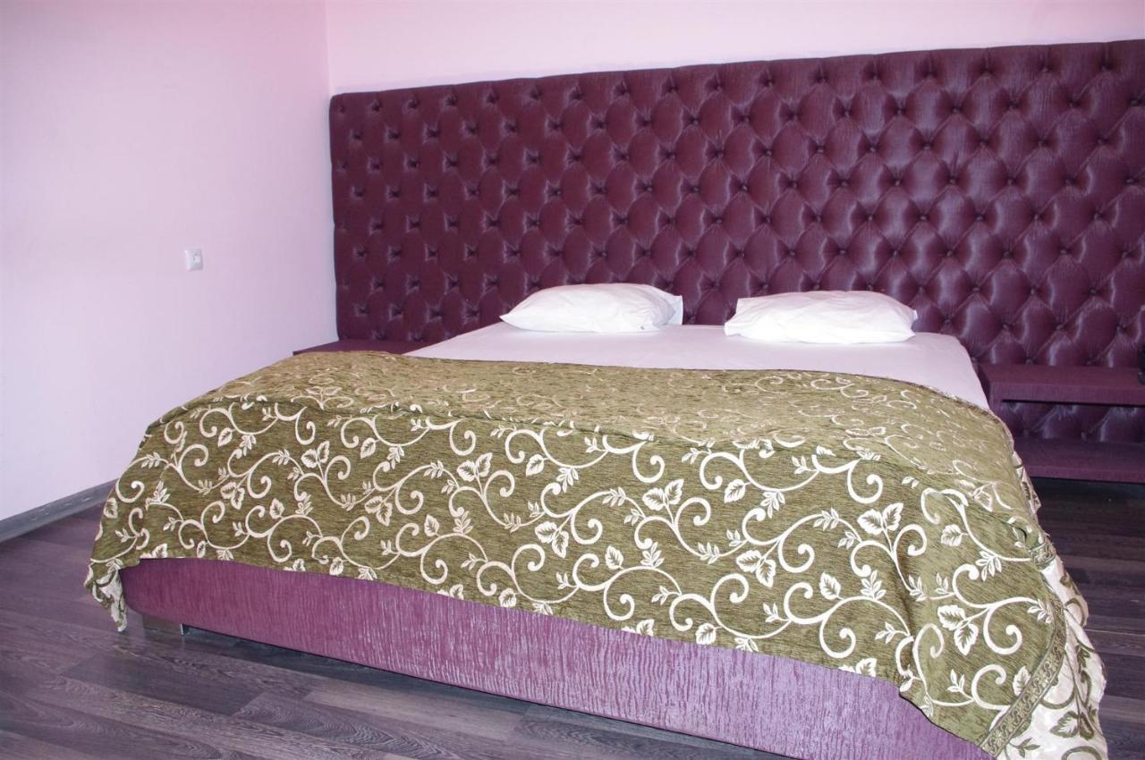 Emperum Nelson Hotel Chisinau Luaran gambar