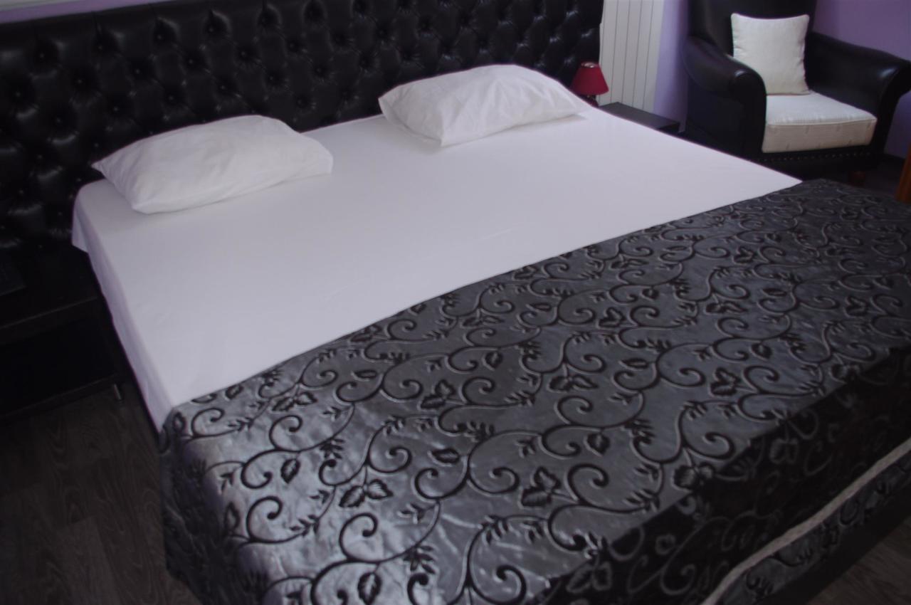 Emperum Nelson Hotel Chisinau Luaran gambar