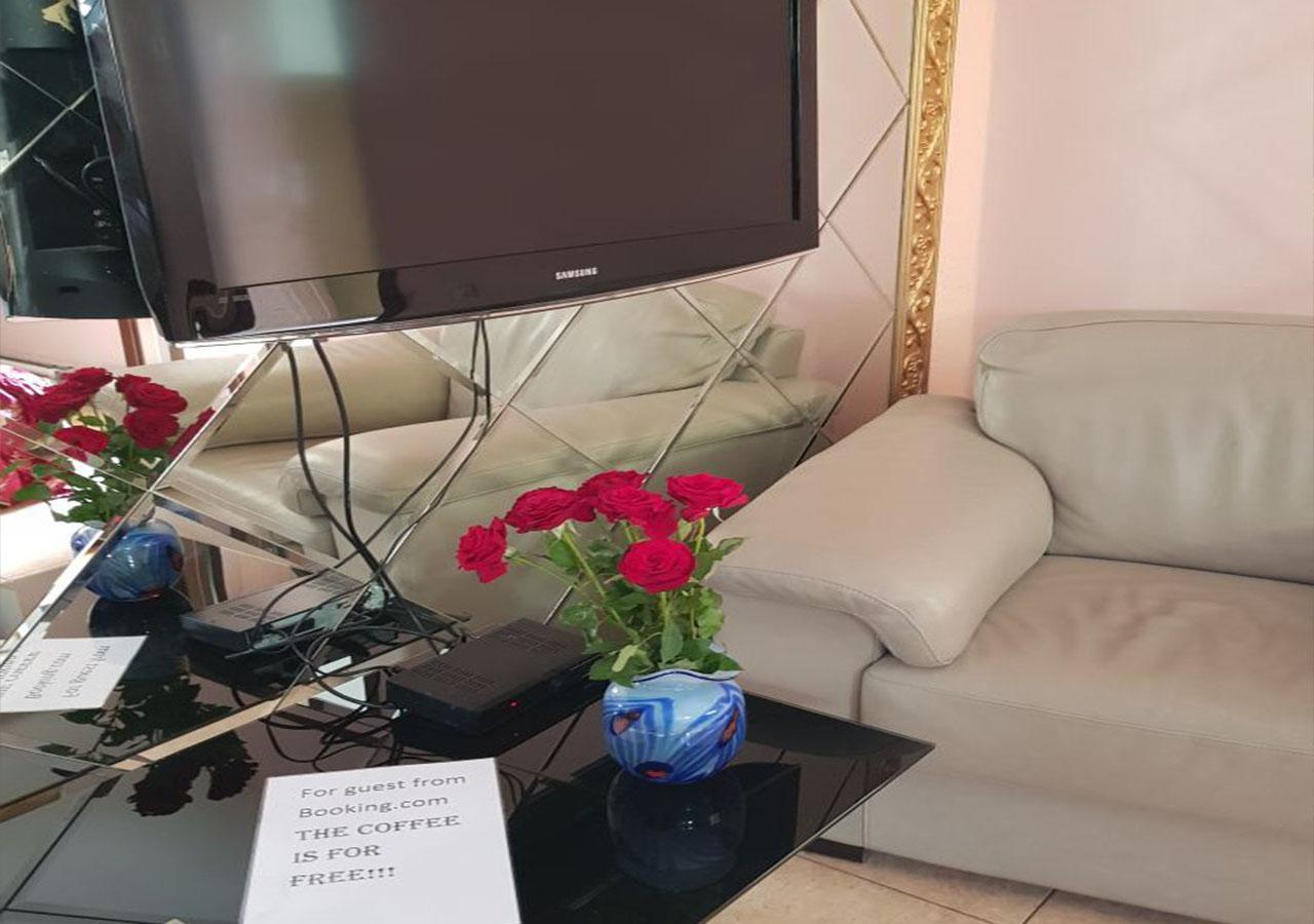Emperum Nelson Hotel Chisinau Luaran gambar
