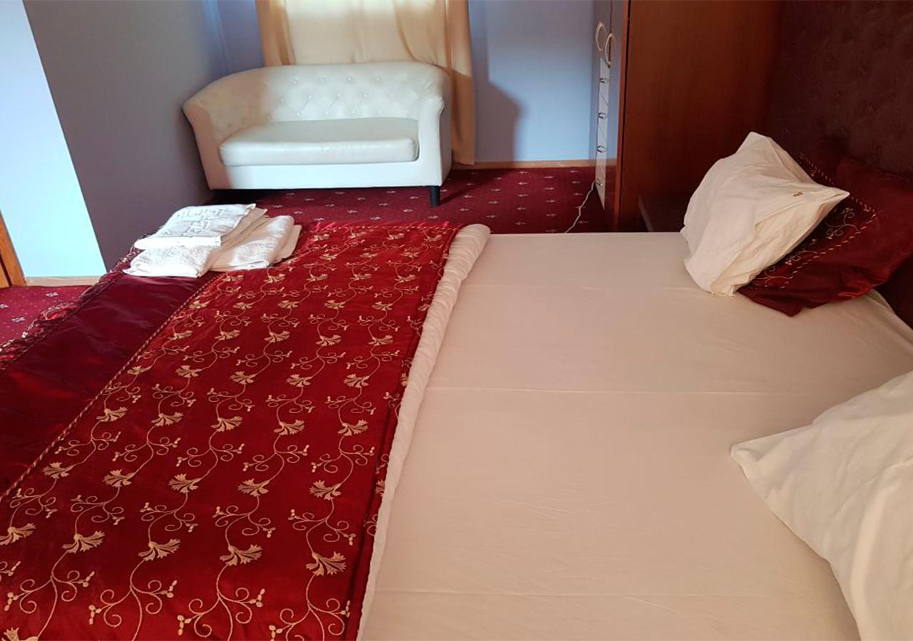 Emperum Nelson Hotel Chisinau Luaran gambar